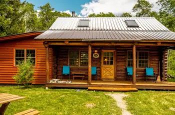 Beautiful Log Cabin 684 sq. ft with large bedroom
