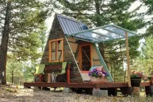 A Sweet And Affordable 80-Square-Foot Guest Cabin Built In 3 Weeks For Only $700