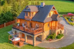 People Love This Log Home In A Peaceful Beautiful Location